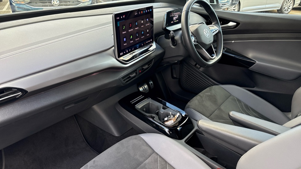 Volkswagen ID.4 210kW Match Pro 77kWh 5dr Auto Electric Estate - Image 2