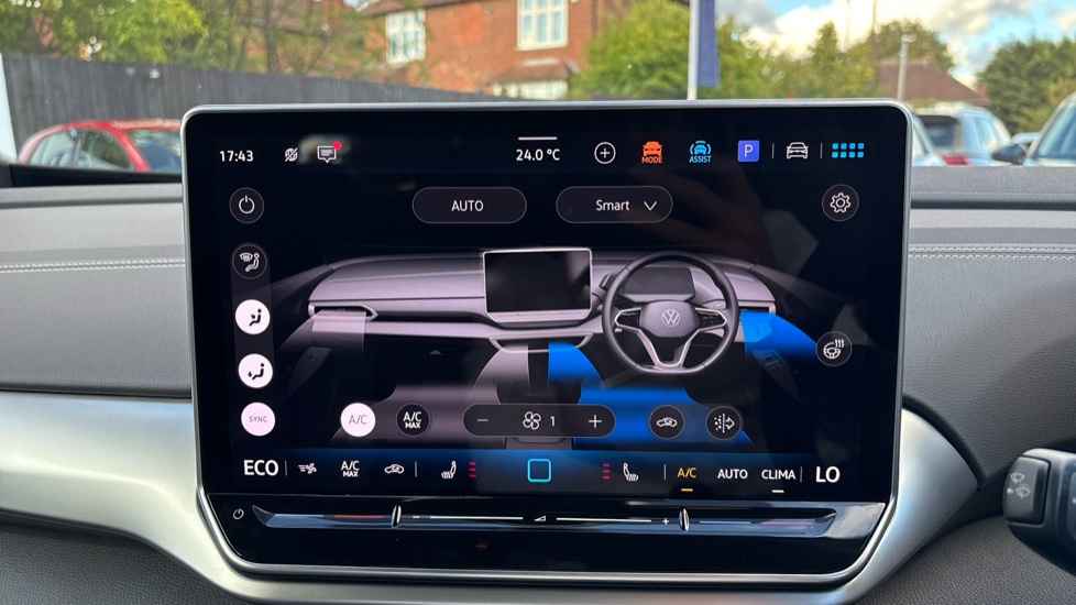 Volkswagen ID.4 210kW Match Pro 77kWh 5dr Auto Electric Estate - Image 13