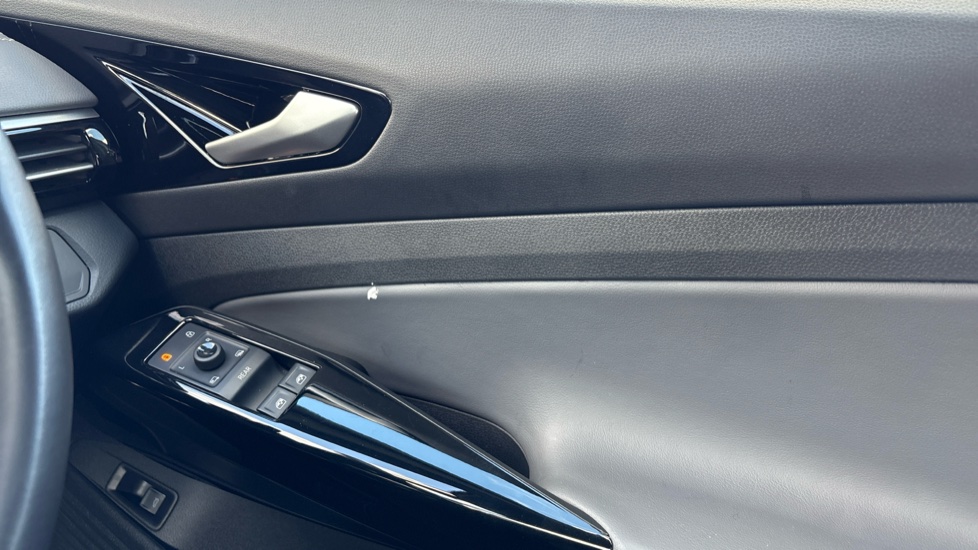 Volkswagen ID.4 210kW Match Pro 77kWh 5dr Auto Electric Estate - Image 19