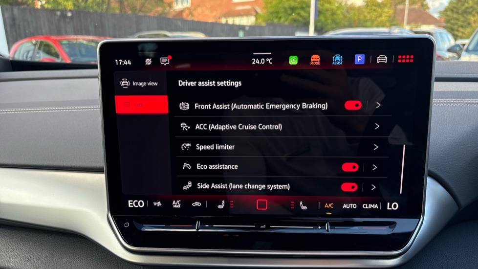 Volkswagen ID.4 210kW Match Pro 77kWh 5dr Auto Electric Estate - Image 31