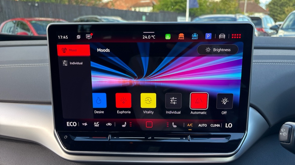 Volkswagen ID.4 210kW Match Pro 77kWh 5dr Auto Electric Estate - Image 39