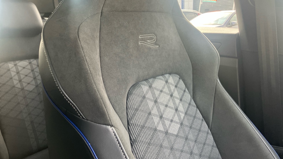 Volkswagen Golf 1.5 eTSI 150 R-Line 5dr DSG Petrol Hatchback - Image 30