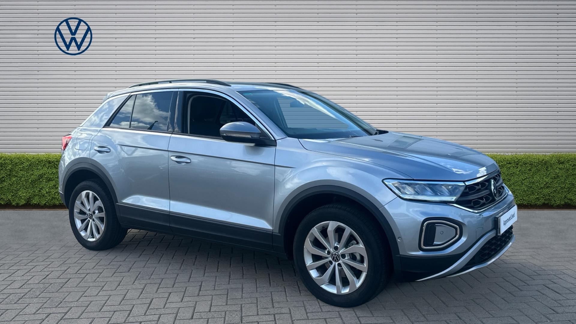 Volkswagen T-Roc listing photo