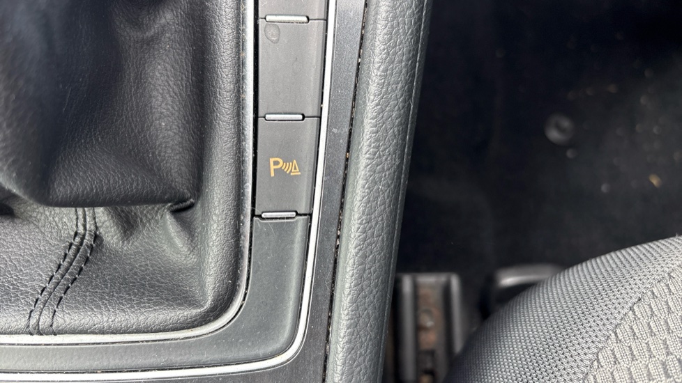 Volkswagen Golf 1.0 TSI 110 SE 5dr Petrol Hatchback - Image 25
