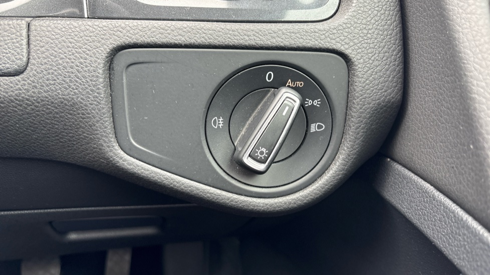 Volkswagen Golf 1.0 TSI 110 SE 5dr Petrol Hatchback - Image 29