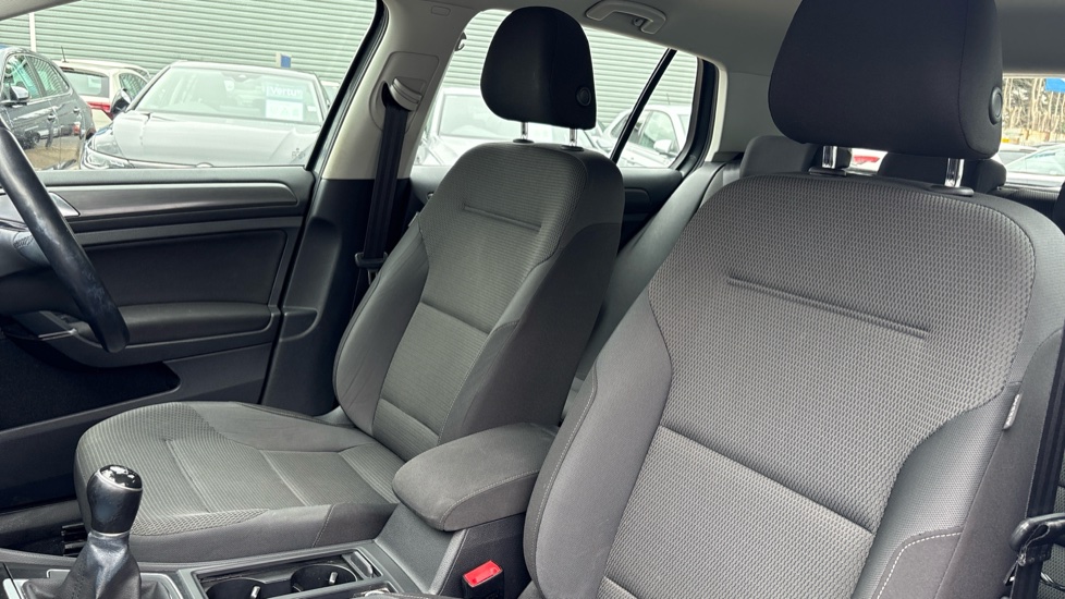 Volkswagen Golf 1.0 TSI 110 SE 5dr Petrol Hatchback - Image 40