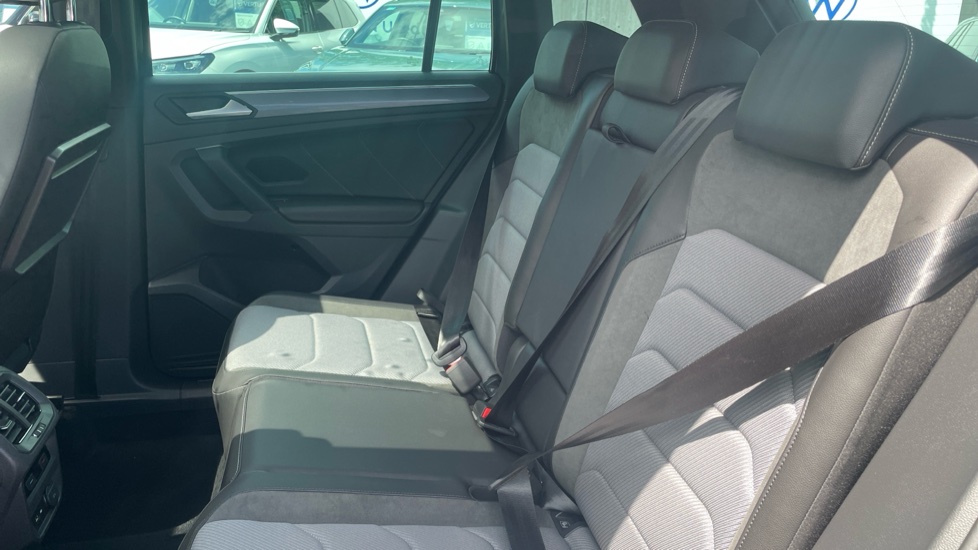 Volkswagen Tiguan 2.0 TDi 150 R-Line Tech 5dr DSG Diesel Estate - Image 30