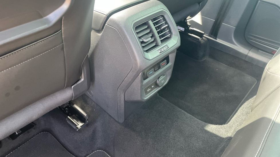 Volkswagen Tiguan 2.0 TDi 150 R-Line Tech 5dr DSG Diesel Estate - Image 31