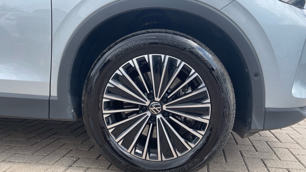 Volkswagen Tiguan 1.5 TSI eHybrid Match 5dr DSG Estate - Image 5