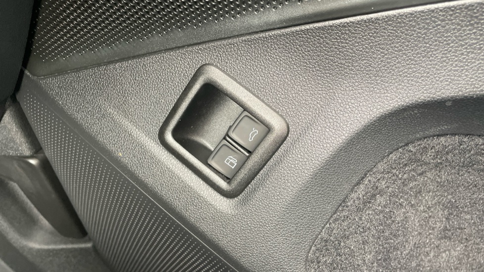 Volkswagen Tiguan 1.5 TSI eHybrid Match 5dr DSG Estate - Image 28