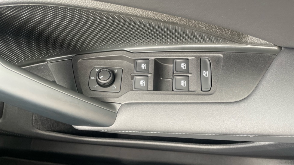 Volkswagen Tiguan 1.5 TSI eHybrid Match 5dr DSG Estate - Image 29