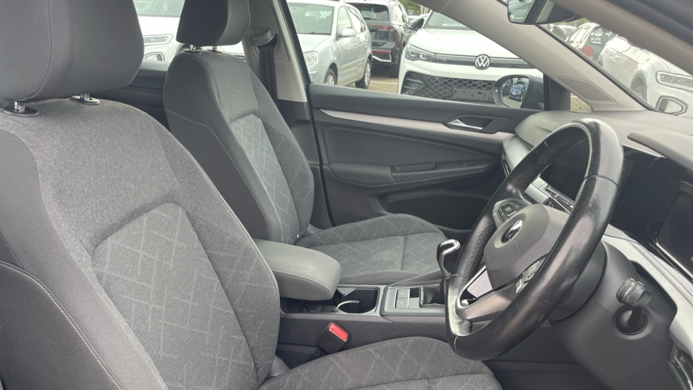 Volkswagen Golf 2.0 TDI Life 5dr Diesel Hatchback - Image 15