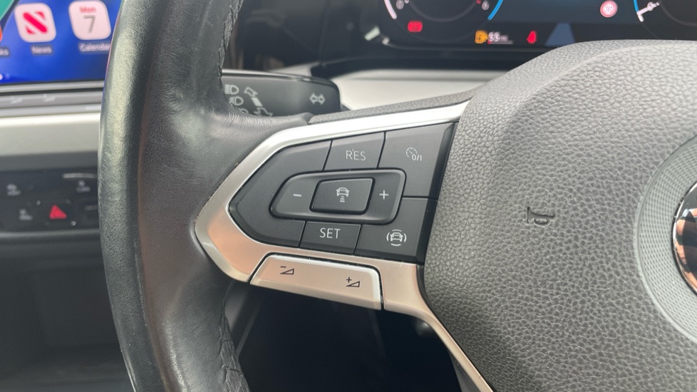 Volkswagen Golf 2.0 TDI Life 5dr Diesel Hatchback - Image 17