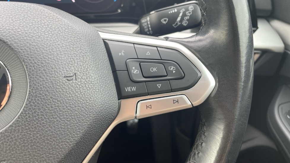 Volkswagen Golf 2.0 TDI Life 5dr Diesel Hatchback - Image 18
