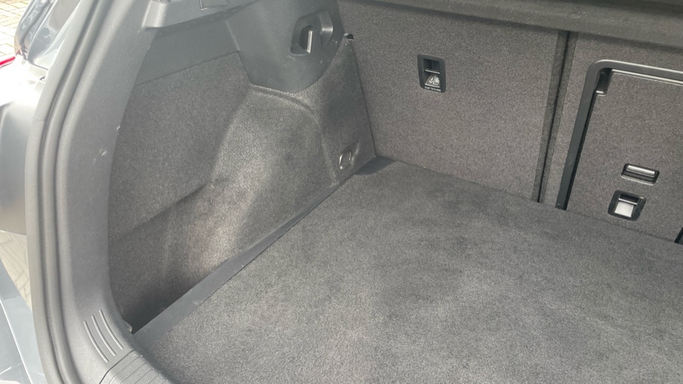 Volkswagen Golf 2.0 TDI Life 5dr Diesel Hatchback - Image 21