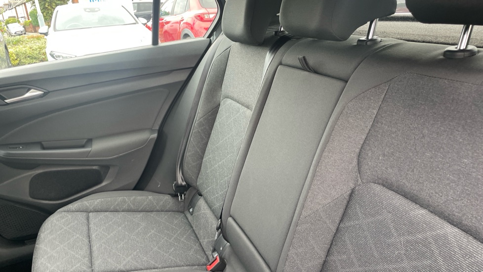 Volkswagen Golf 2.0 TDI Life 5dr Diesel Hatchback - Image 29