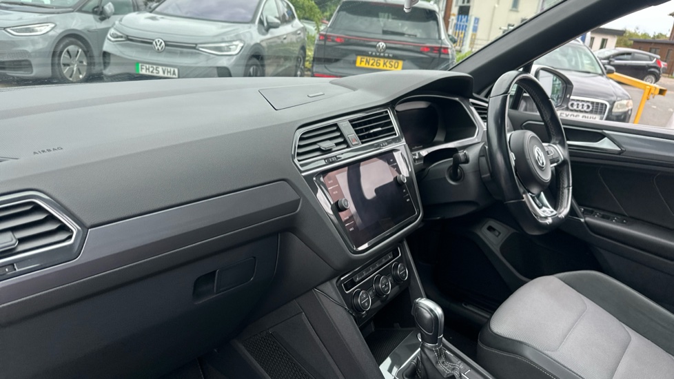 Volkswagen Tiguan 2.0 TDi 150 R-Line 5dr DSG Diesel Estate - Image 2