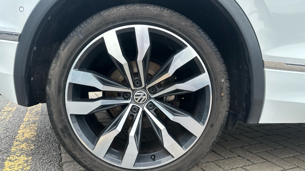 Volkswagen Tiguan 2.0 TDi 150 R-Line 5dr DSG Diesel Estate - Image 5