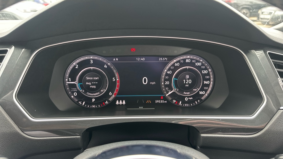 Volkswagen Tiguan 2.0 TDi 150 R-Line 5dr DSG Diesel Estate - Image 11