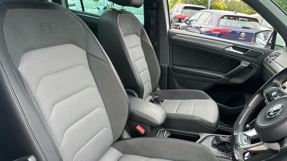 Volkswagen Tiguan 2.0 TDi 150 R-Line 5dr DSG Diesel Estate - Image 15