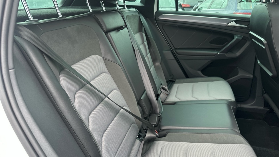 Volkswagen Tiguan 2.0 TDi 150 R-Line 5dr DSG Diesel Estate - Image 16