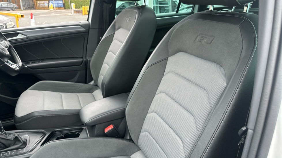 Volkswagen Tiguan 2.0 TDi 150 R-Line 5dr DSG Diesel Estate - Image 24