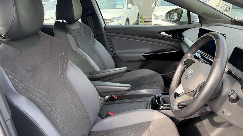 Volkswagen ID.4 125kW Life Ed Pure Perf 52kWh 5dr Auto [110kW Ch] Electric Estate - Image 15