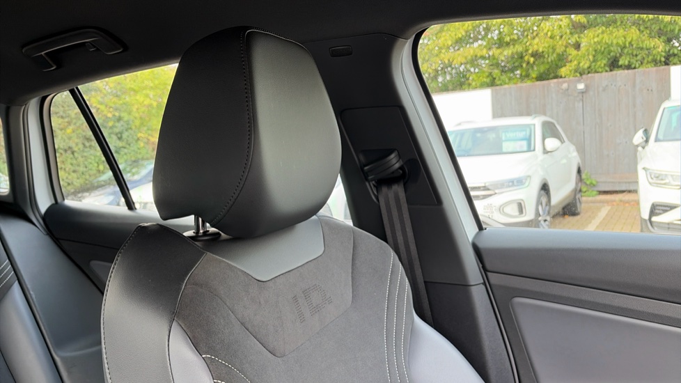 Volkswagen ID.4 125kW Life Ed Pure Perf 52kWh 5dr Auto [110kW Ch] Electric Estate - Image 21