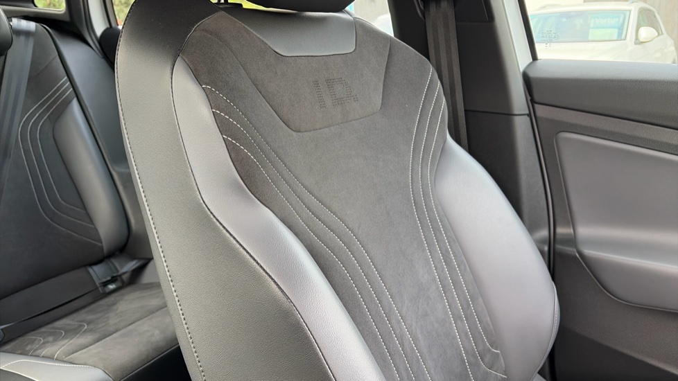 Volkswagen ID.4 125kW Life Ed Pure Perf 52kWh 5dr Auto [110kW Ch] Electric Estate - Image 23