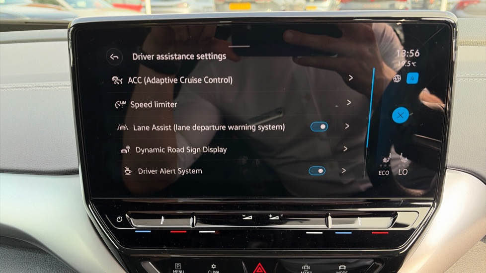 Volkswagen ID.4 125kW Life Ed Pure Perf 52kWh 5dr Auto [110kW Ch] Electric Estate - Image 29