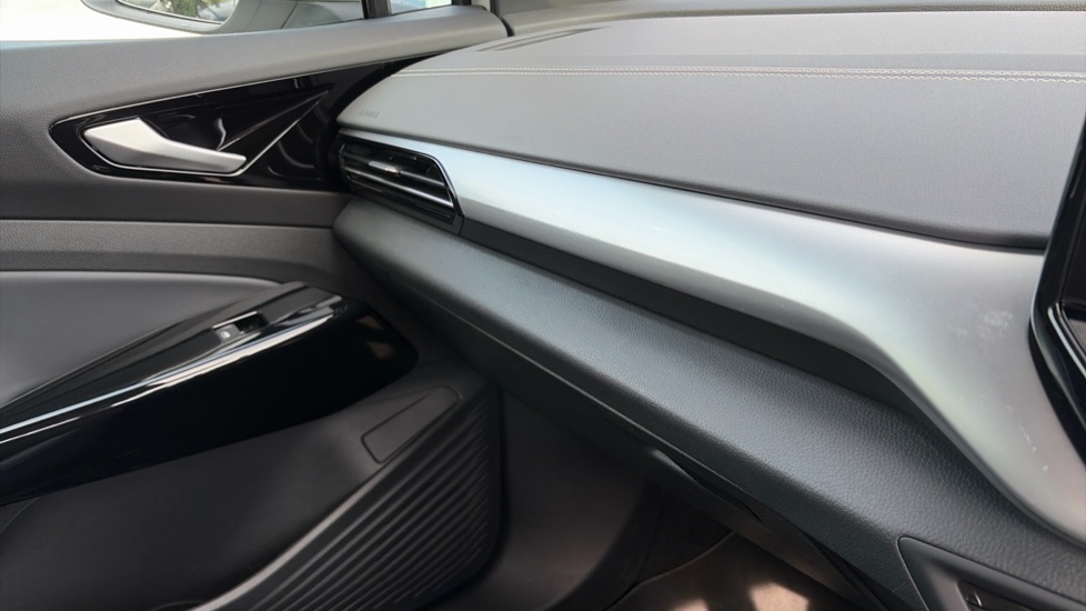 Volkswagen ID.4 125kW Life Ed Pure Perf 52kWh 5dr Auto [110kW Ch] Electric Estate - Image 31