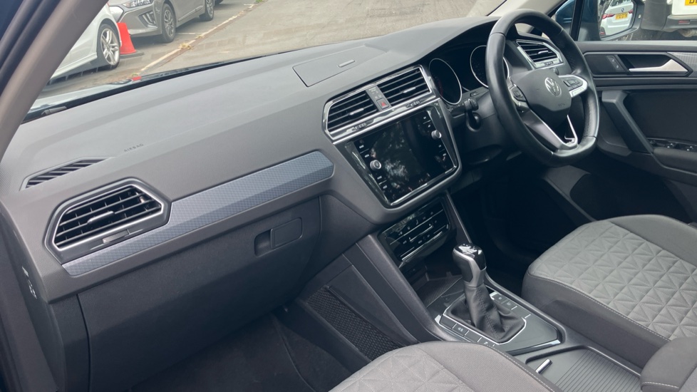 Volkswagen Tiguan 1.5 TSI 150 Life 5dr DSG Petrol Estate - Image 2