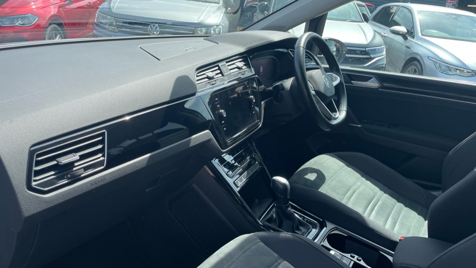 Volkswagen Touran 1.5 TSI EVO SEL 5dr DSG Petrol Estate - Image 2