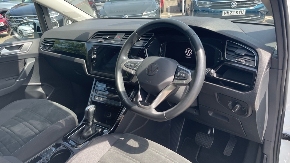 Volkswagen Touran 1.5 TSI EVO SEL 5dr DSG Petrol Estate - Image 6