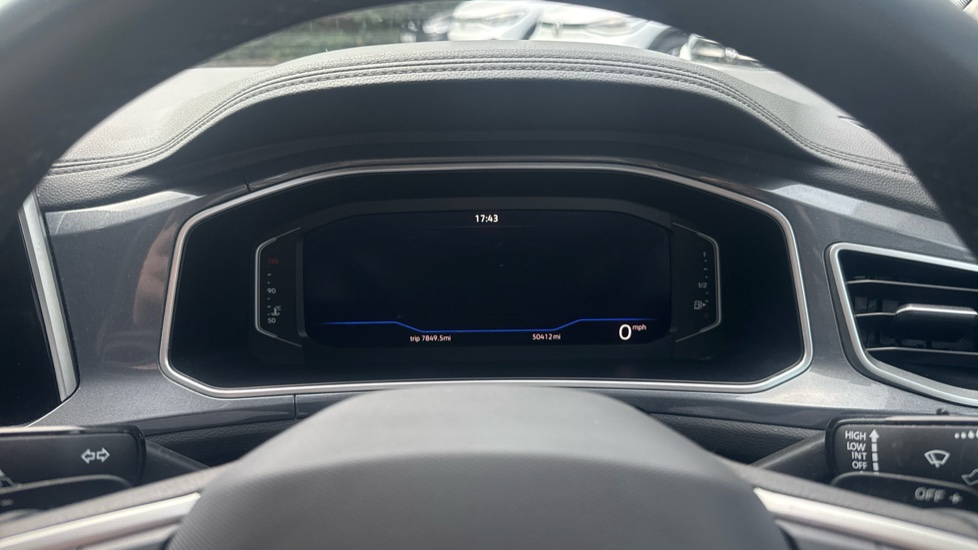 Volkswagen T-Roc 1.5 TSI Style 5dr DSG Petrol Hatchback - Image 11