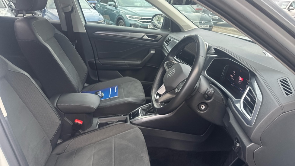 Volkswagen T-Roc 1.5 TSI Style 5dr DSG Petrol Hatchback - Image 15