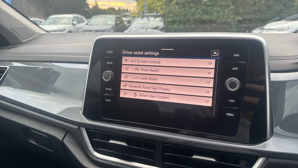 Volkswagen T-Roc 1.5 TSI Style 5dr DSG Petrol Hatchback - Image 28