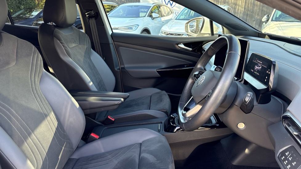 Volkswagen ID.4 210kW Match Pro 77kWh 5dr Auto Electric Estate - Image 15