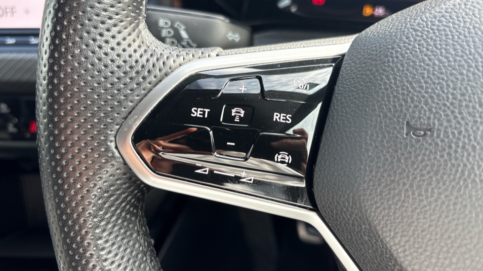 Volkswagen Golf 1.5 TSI R-Line 5dr Petrol Hatchback - Image 17