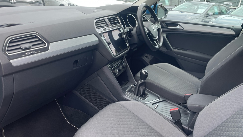 Volkswagen Tiguan 2.0 TDi 150 SE Nav 5dr Diesel Estate - Image 2