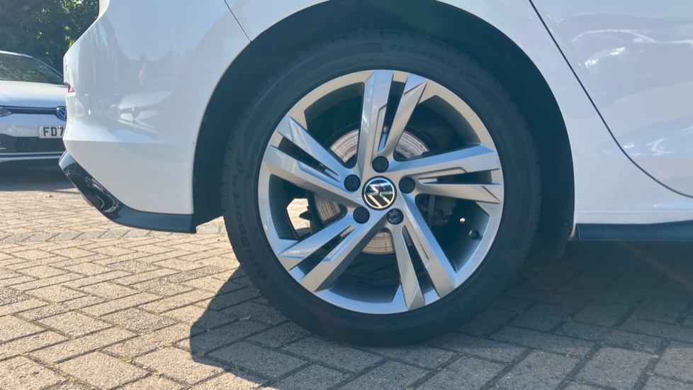 Volkswagen Golf 1.5 eTSI 150 R-Line 5dr DSG Petrol Hatchback - Image 5
