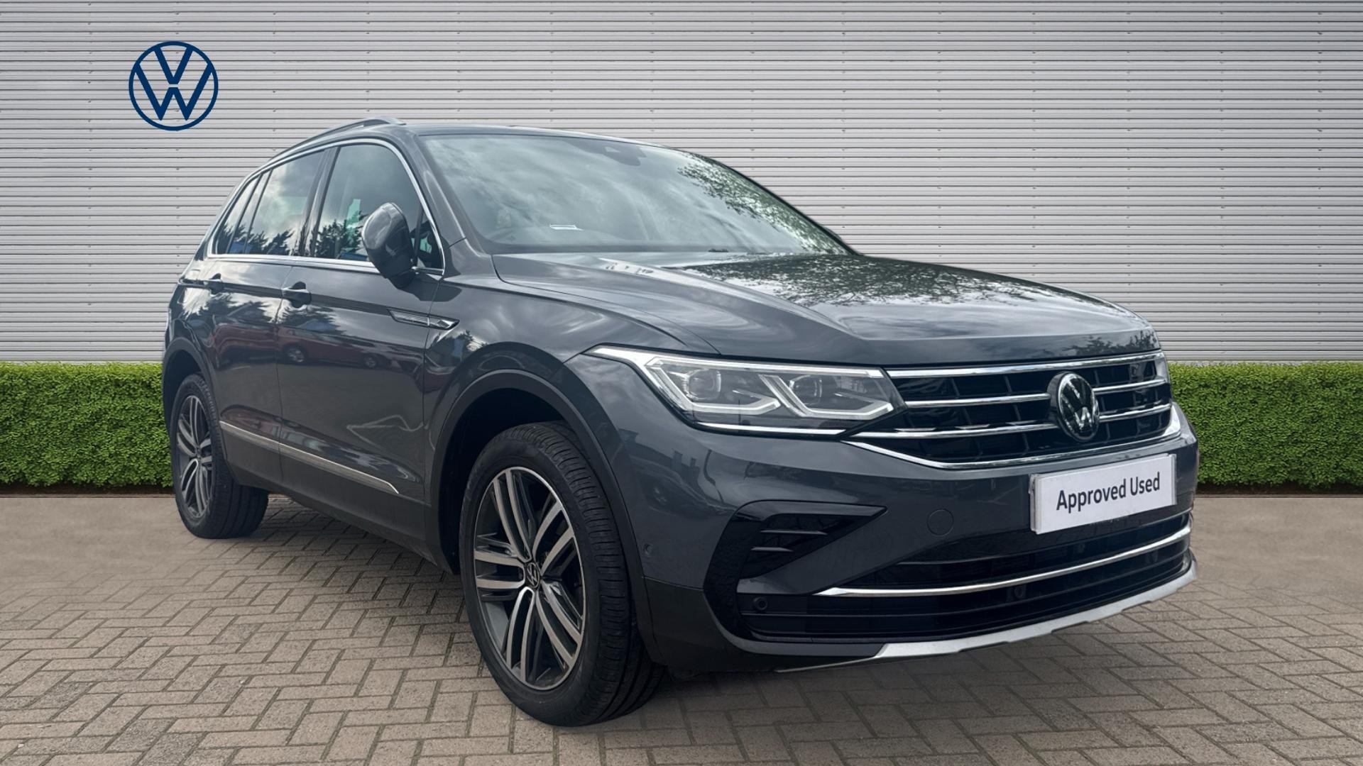 Volkswagen Tiguan listing photo