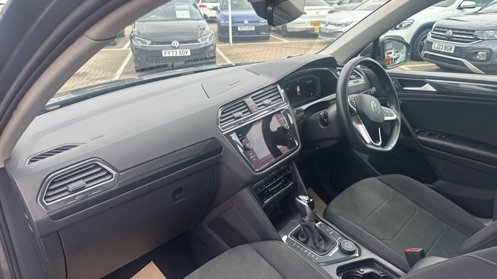 Volkswagen Tiguan 2.0 TDI 4Motion Elegance 5dr DSG Diesel Estate - Image 2
