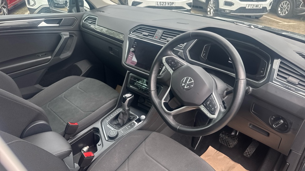 Volkswagen Tiguan 2.0 TDI 4Motion Elegance 5dr DSG Diesel Estate - Image 6