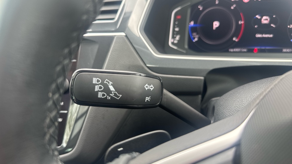 Volkswagen Tiguan 2.0 TDI 4Motion Elegance 5dr DSG Diesel Estate - Image 26