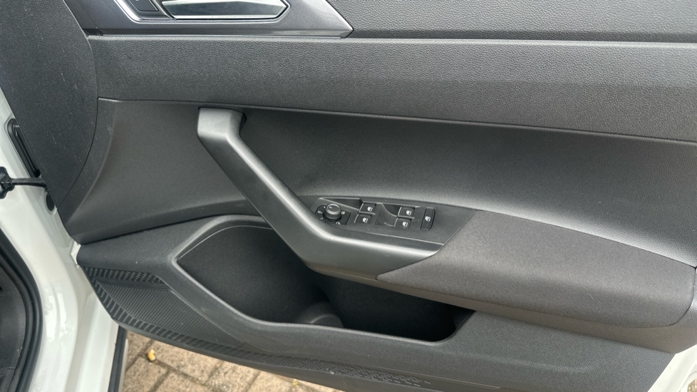 Volkswagen Taigo 1.0 TSI 110 Style 5dr DSG Petrol Hatchback - Image 19
