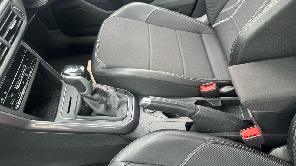 Volkswagen Taigo 1.0 TSI 110 Style 5dr DSG Petrol Hatchback - Image 22