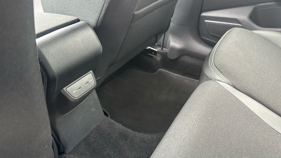 Volkswagen Taigo 1.0 TSI 110 Style 5dr DSG Petrol Hatchback - Image 24