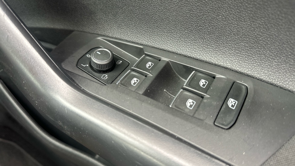 Volkswagen Taigo 1.0 TSI 110 Style 5dr DSG Petrol Hatchback - Image 40