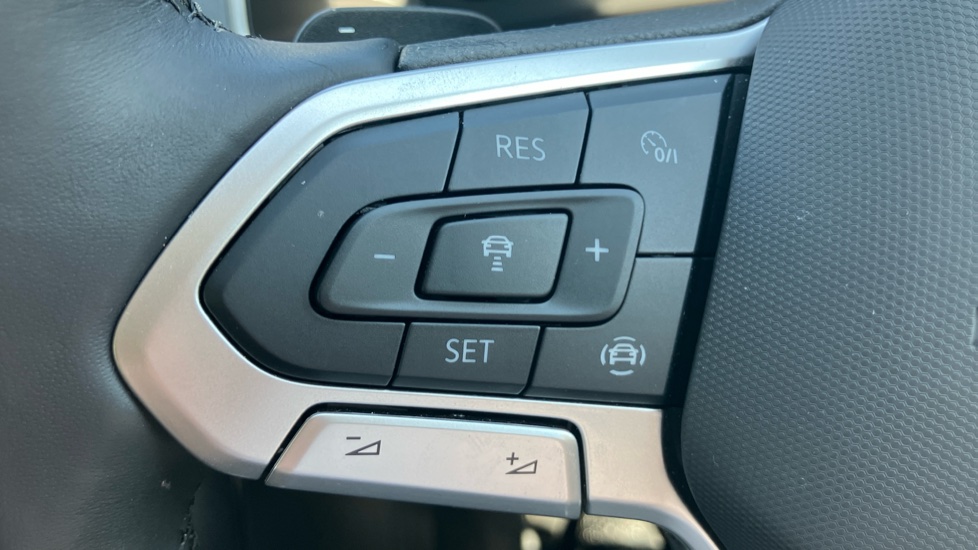 Volkswagen T-Roc 1.5 TSI Style 5dr DSG Petrol Hatchback - Image 17